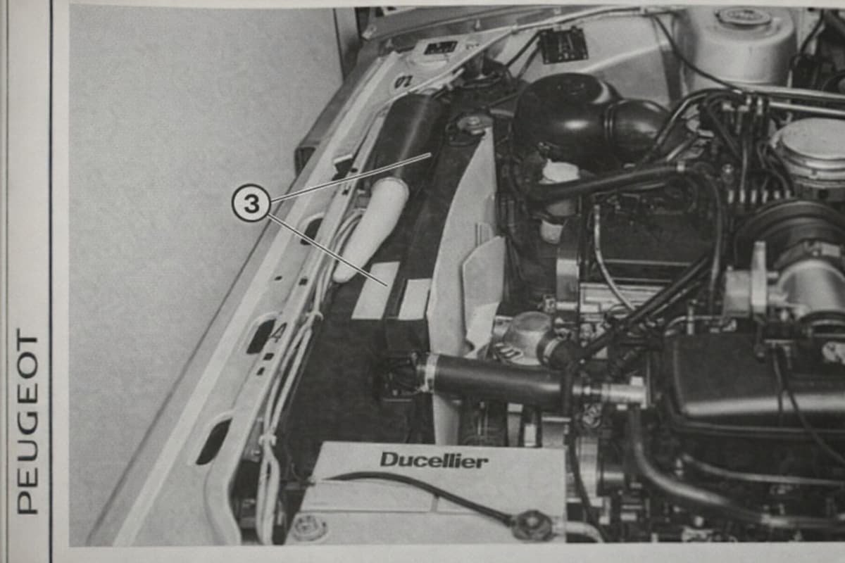 Como quitar la caja de marcha mecánica de un Peugeot 505