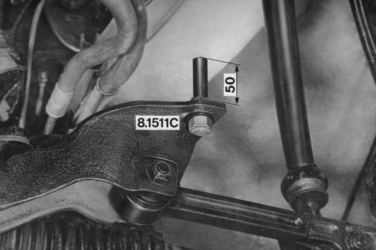 Como quitar la caja de marcha mecánica de un Peugeot 505